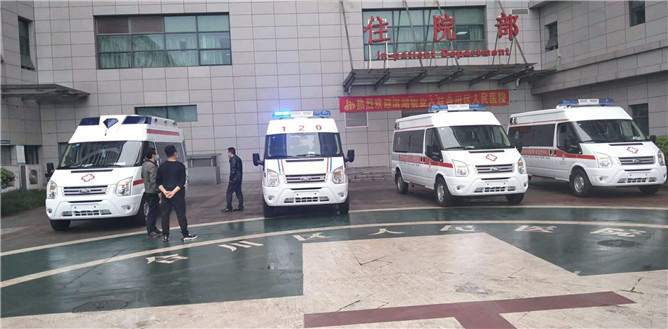 福特監(jiān)護(hù)救護(hù)車.jpg